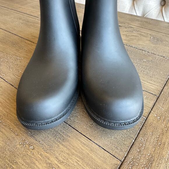 Madewell Women's Size 10 Black Chelsea Rain Boots Pull On Rubber Goth Grunge - Picture 4 of 10